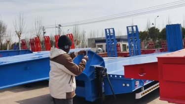 lowbed semi-trailer