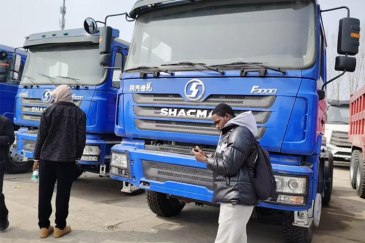 陕汽f3000牵引车带客户.jpg
