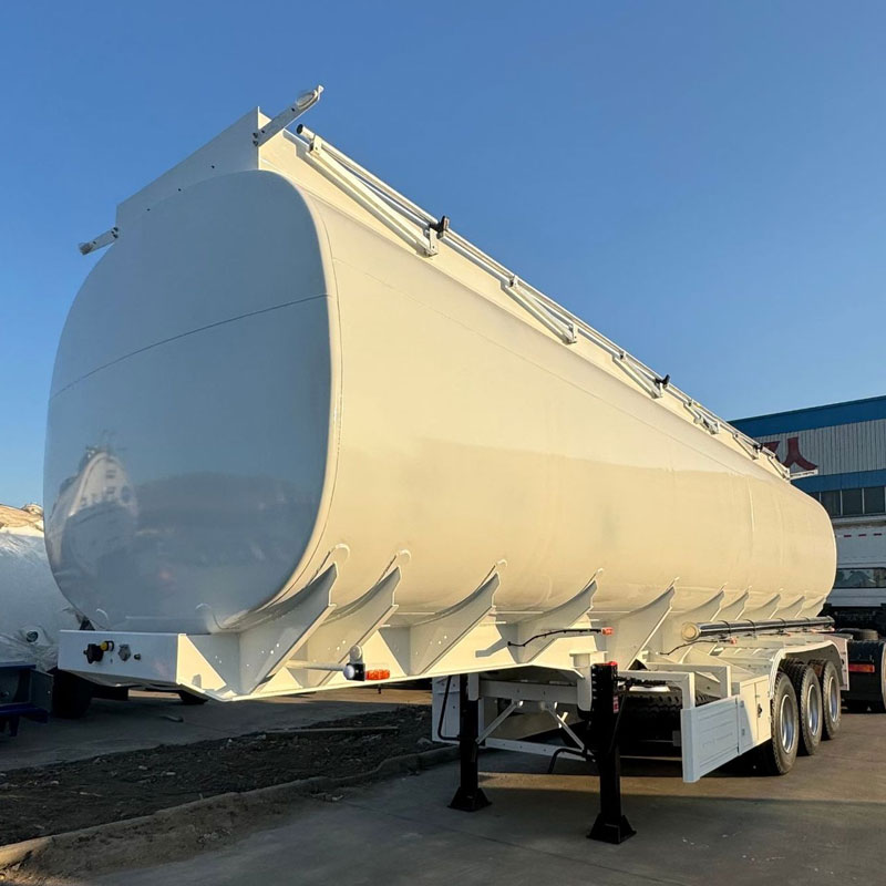 Reboque petroleiro de 42000 L