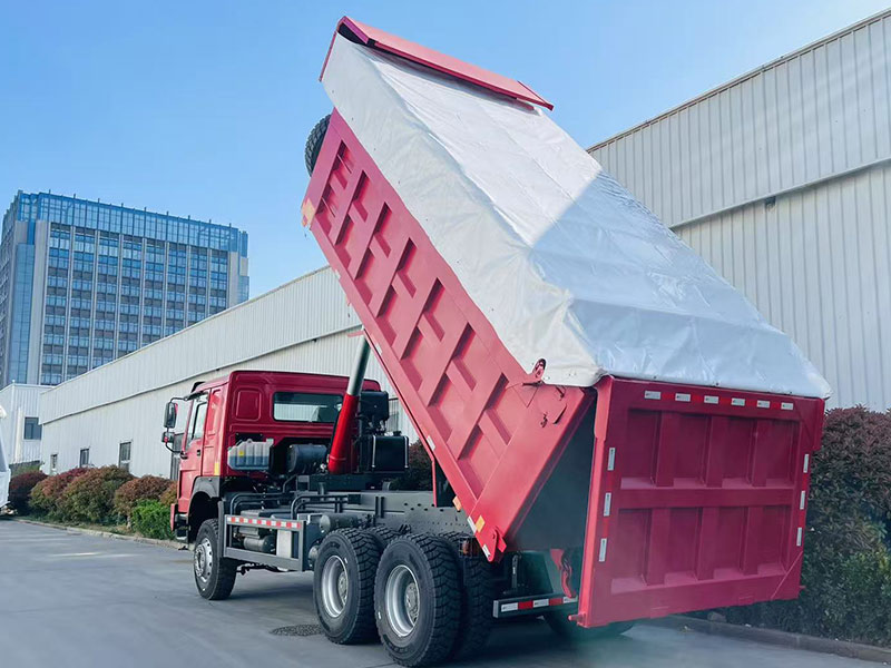 Camião basculante Sinotruk Howo 6X6 usado